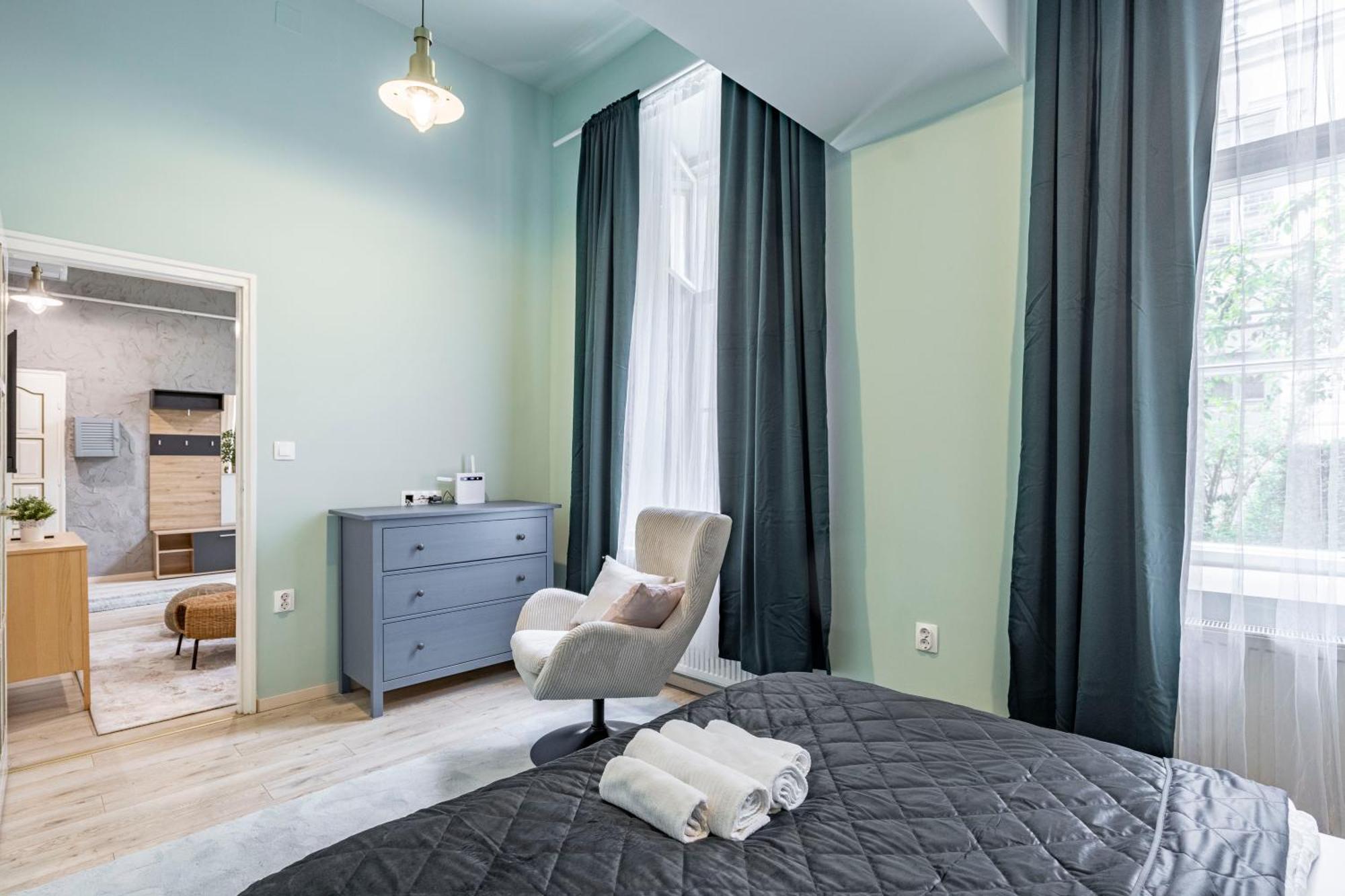Hidden Gem With Terrace On The Andrassy Fashion Road Appartement Boedapest Buitenkant foto