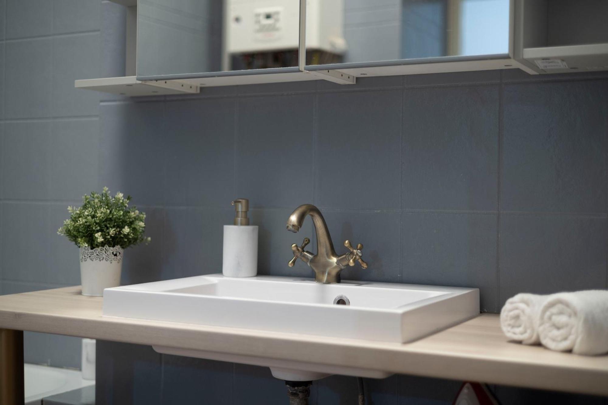 Hidden Gem With Terrace On The Andrassy Fashion Road Appartement Boedapest Buitenkant foto