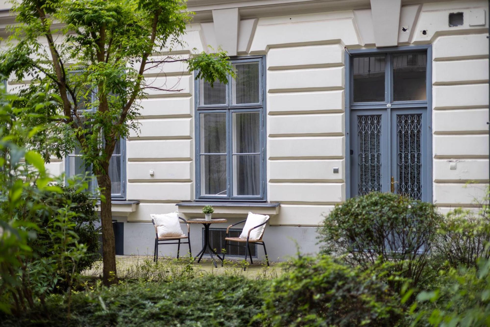 Hidden Gem With Terrace On The Andrassy Fashion Road Appartement Boedapest Buitenkant foto